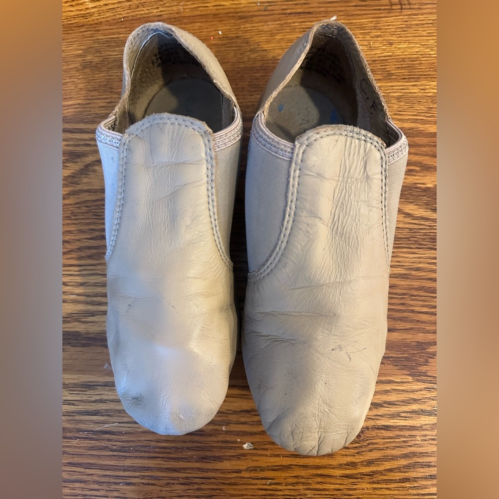 Capezio EJ2 Carmel Jazz Shoe Slip On Size 6M Dance split sole leather neoprene